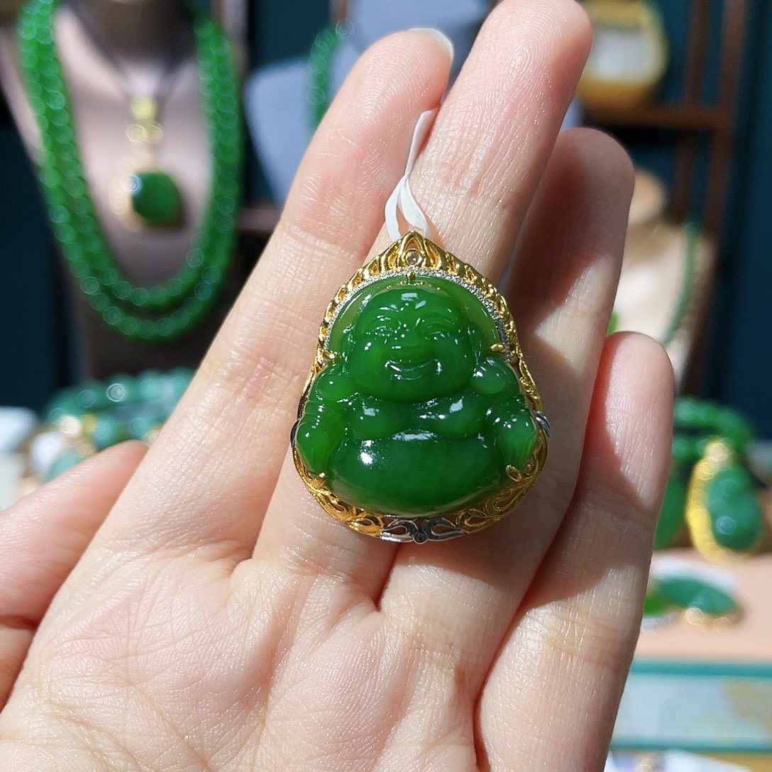 和田玉（碧玉）颈饰18K金镶嵌