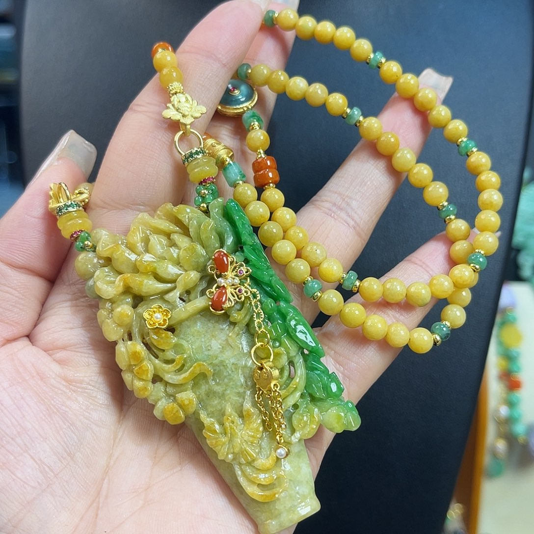 翡翠未镶嵌颈饰炸
