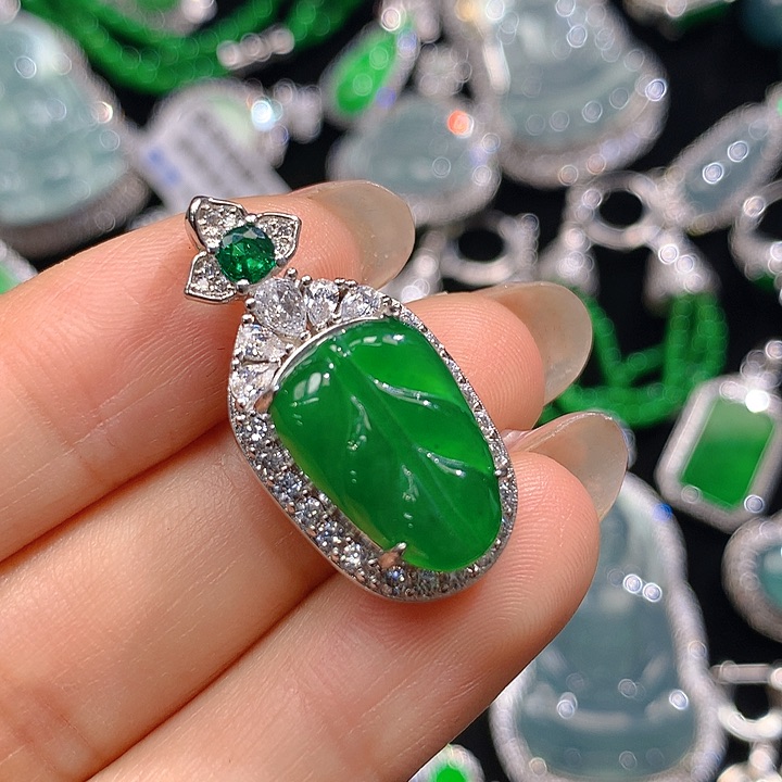 翡翠颈饰未镶嵌翡翠