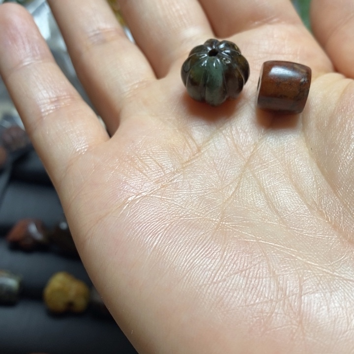 小***-岫岩河磨玉（透闪石质玉）未镶嵌珠宝奇石