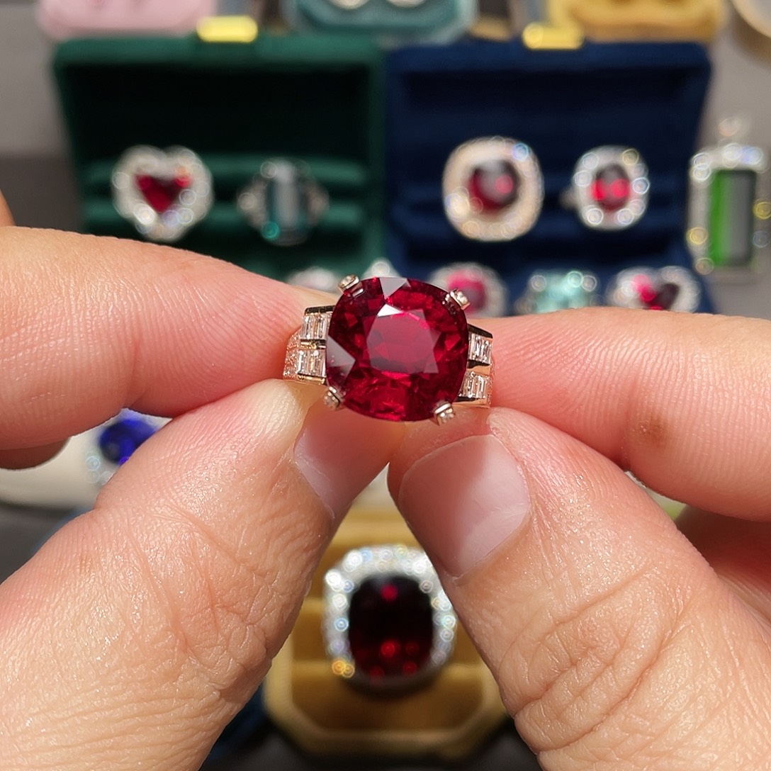 戒指18K金镶嵌碧玺9.4ct