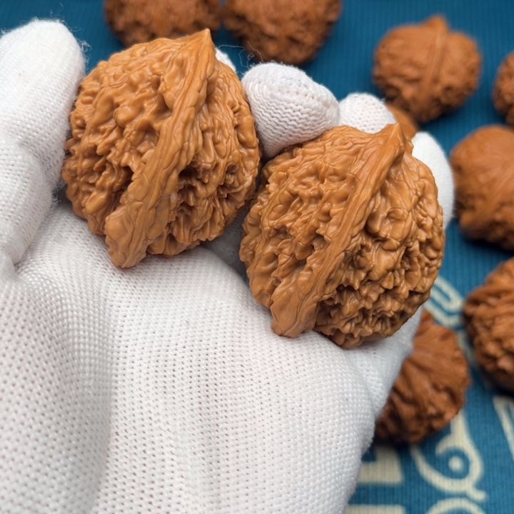 曹****41全品堂上虎头 文玩核桃