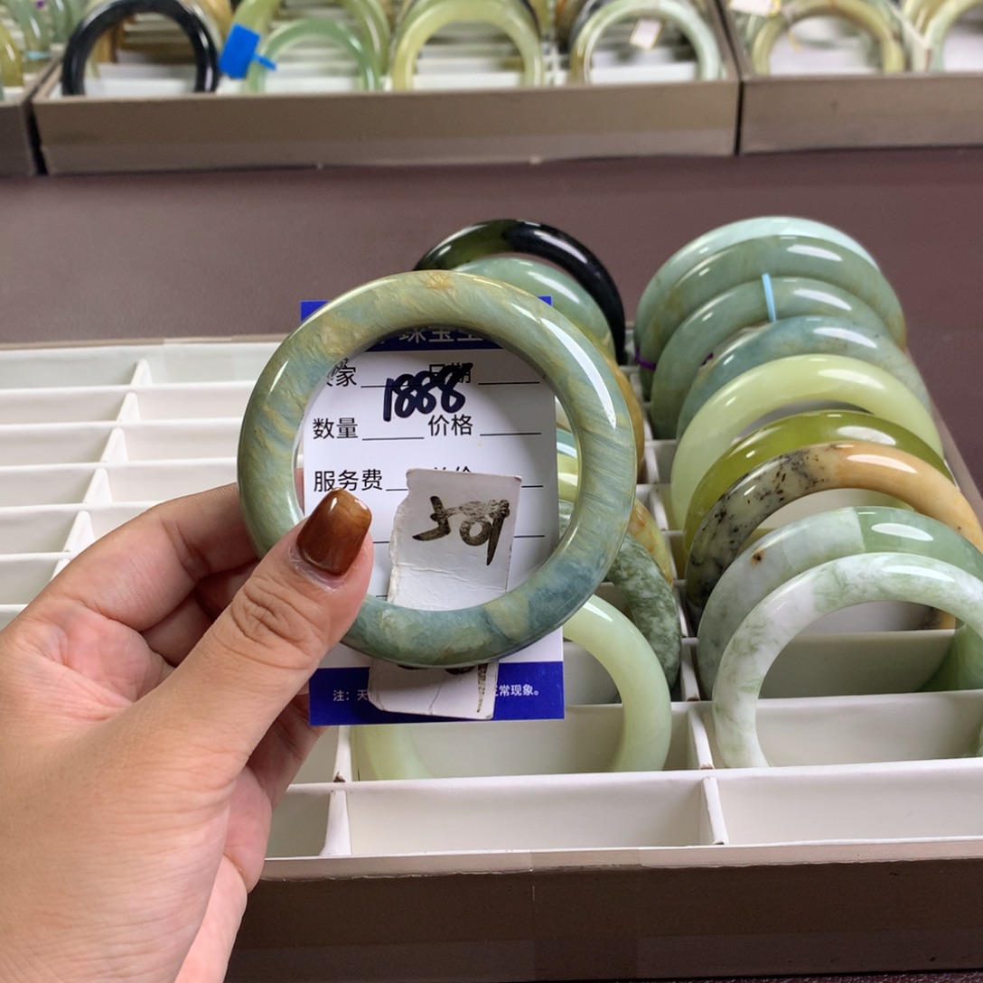 未镶嵌蛇纹石玉手镯1888