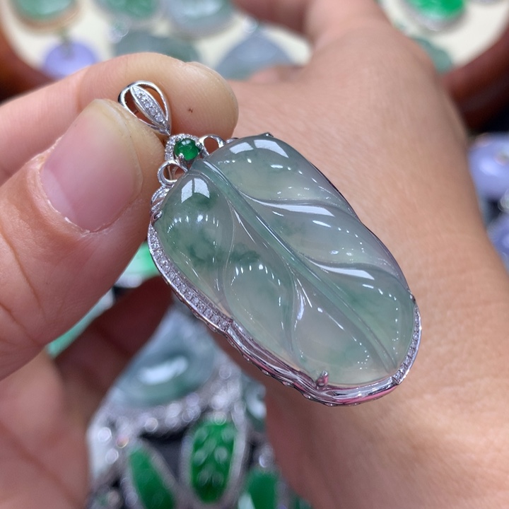 翡翠吊坠(不含链)18K金镶嵌