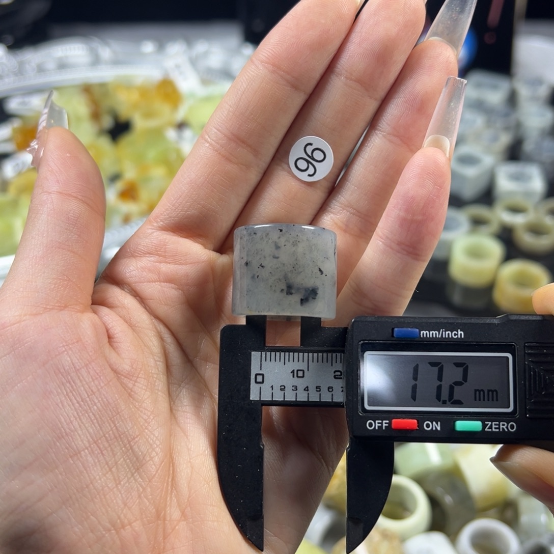 蛇纹石玉未镶嵌戒指