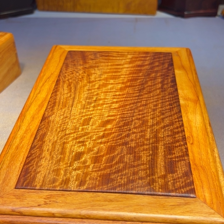 天***雨机关盒。             