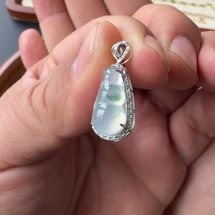 翡翠吊坠(不含链)18K金镶嵌