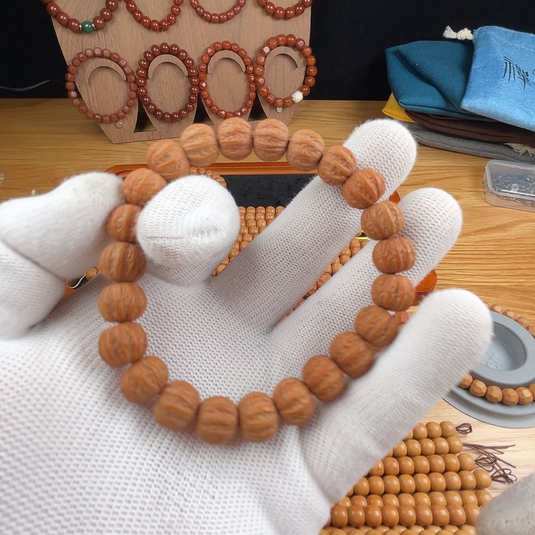 猴头核桃手串瑕疵练手京八棱