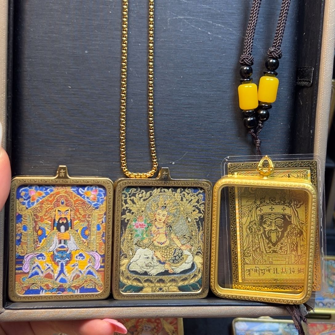 男****吊坠美丽的小镇和美丽