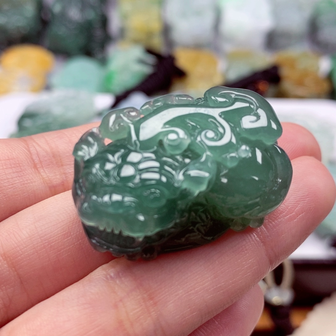 翡翠颈饰未镶嵌翡翠