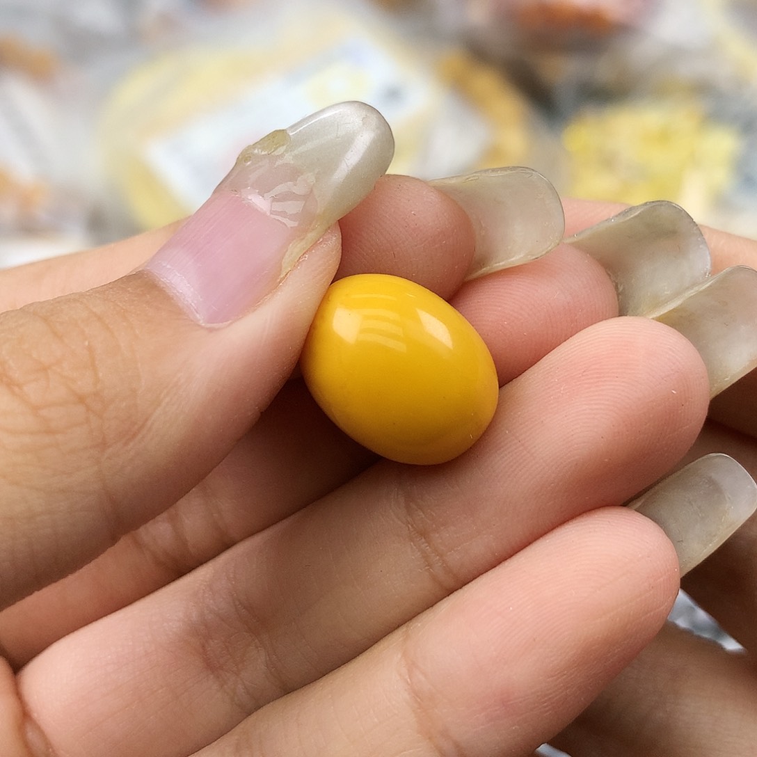 未镶嵌琥珀珠宝奇石