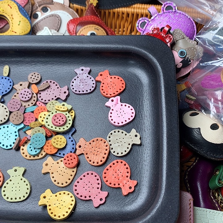 聚酯纤维羊皮（革）8个钱袋