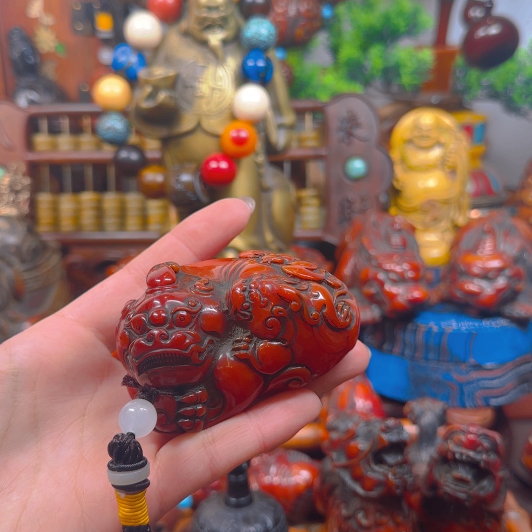 琥珀裸石未镶嵌貔貅