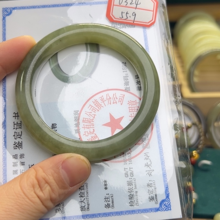 和田玉手镯未镶嵌55.9圈围0324