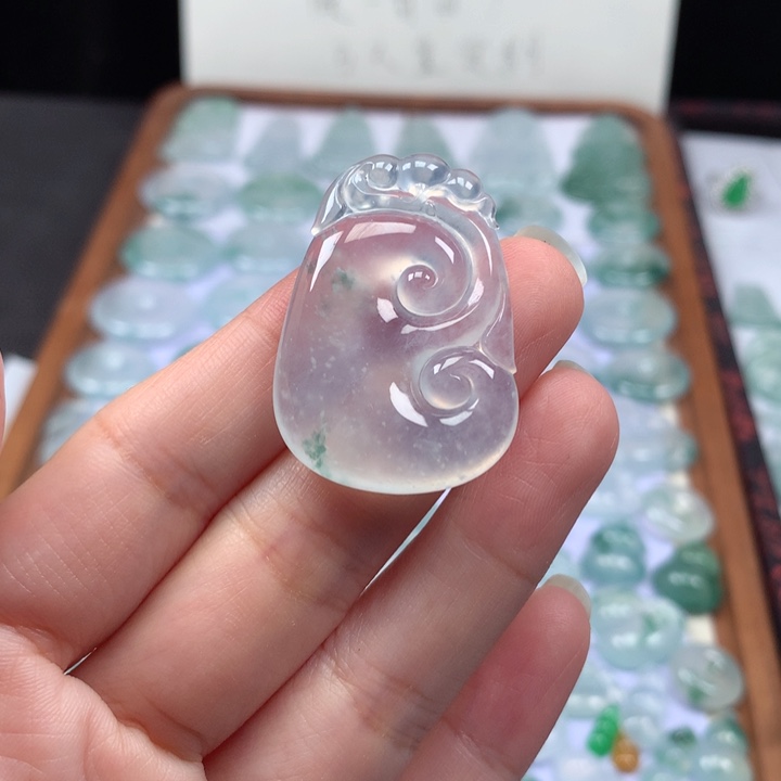 颈饰未镶嵌翡翠高冰飘花大如意