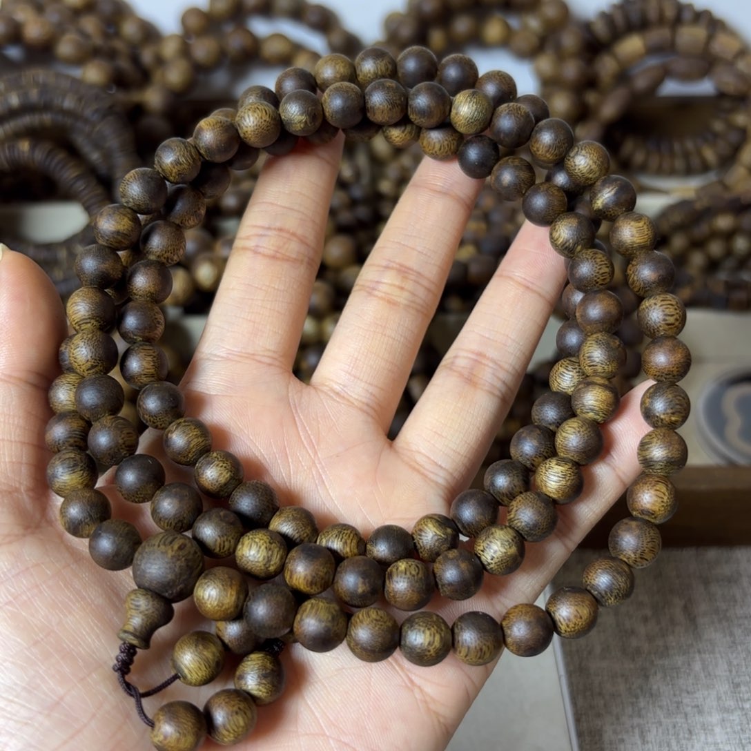 完***美【艺香阁】海南莺歌绿奇楠0.8mm34g+