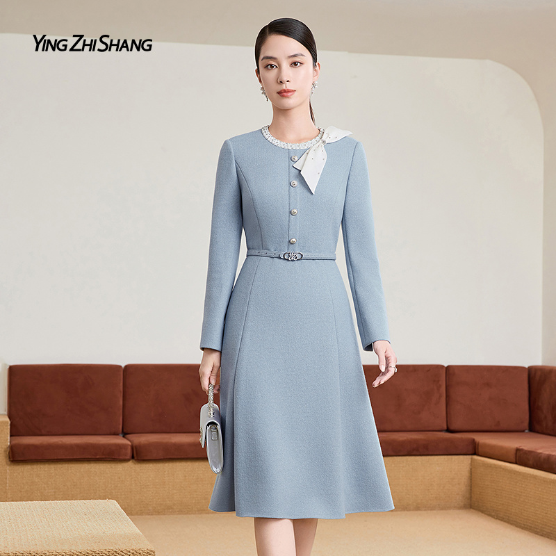 赢智尚新款航线蓝静奢风澳毛连衣裙金属丝人字纹手工珠钻ZF03776