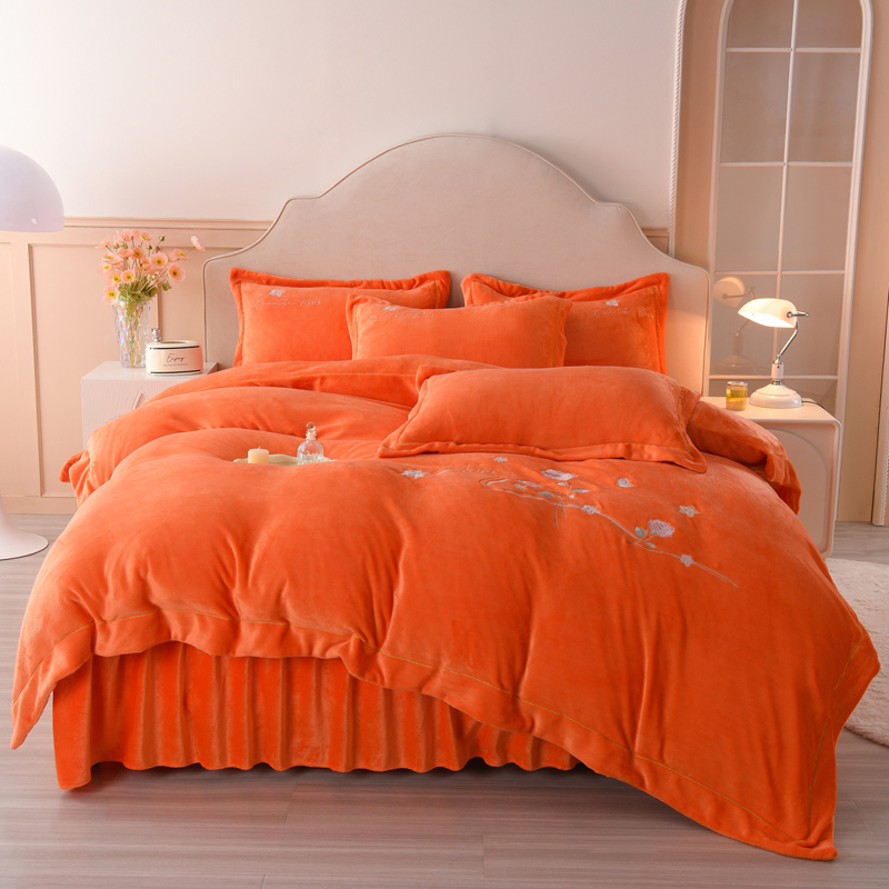 牛奶绒加厚婴床盖款四件套双面加绒刺绣纯色保暖贴身裸睡可机洗