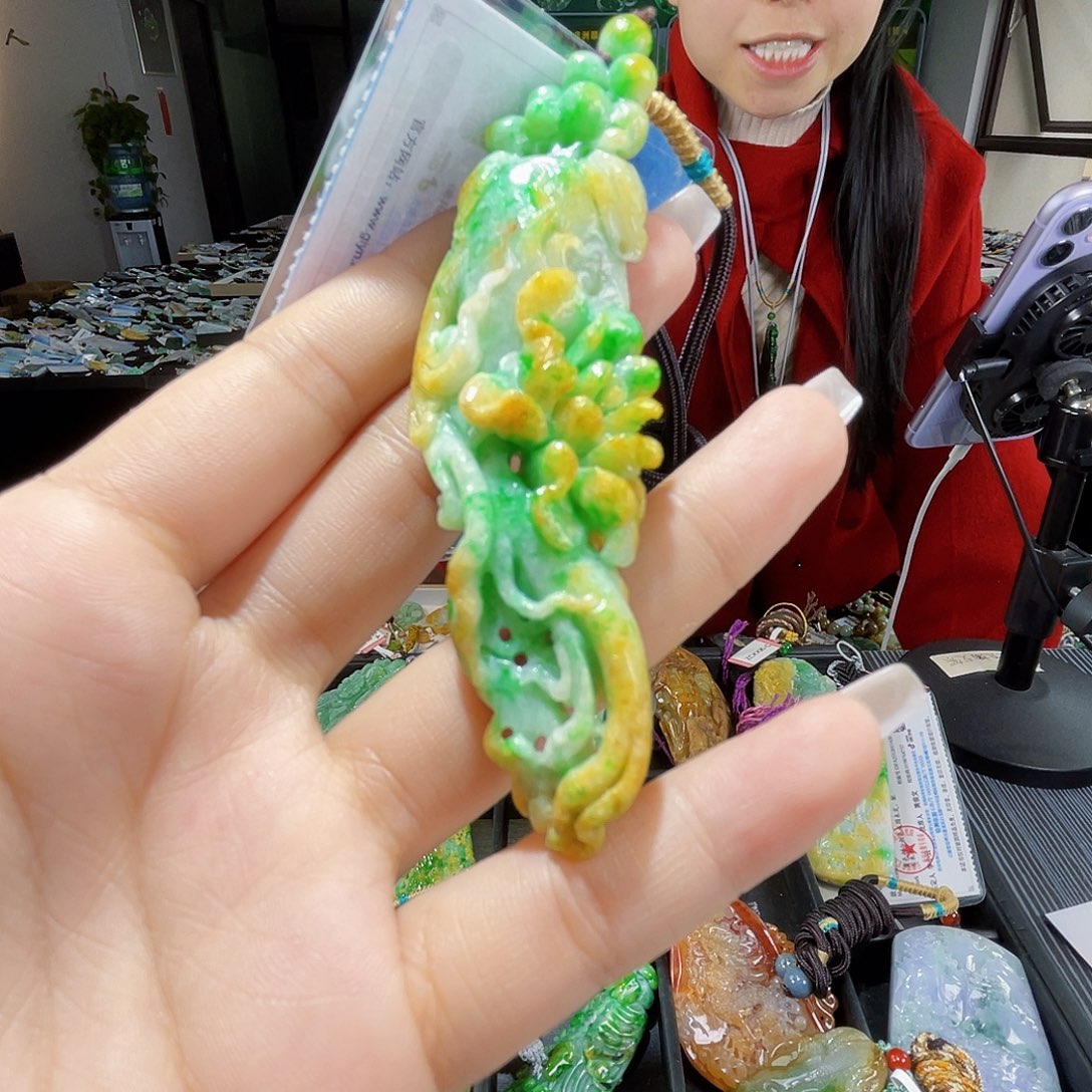 颈饰未镶嵌翡翠一