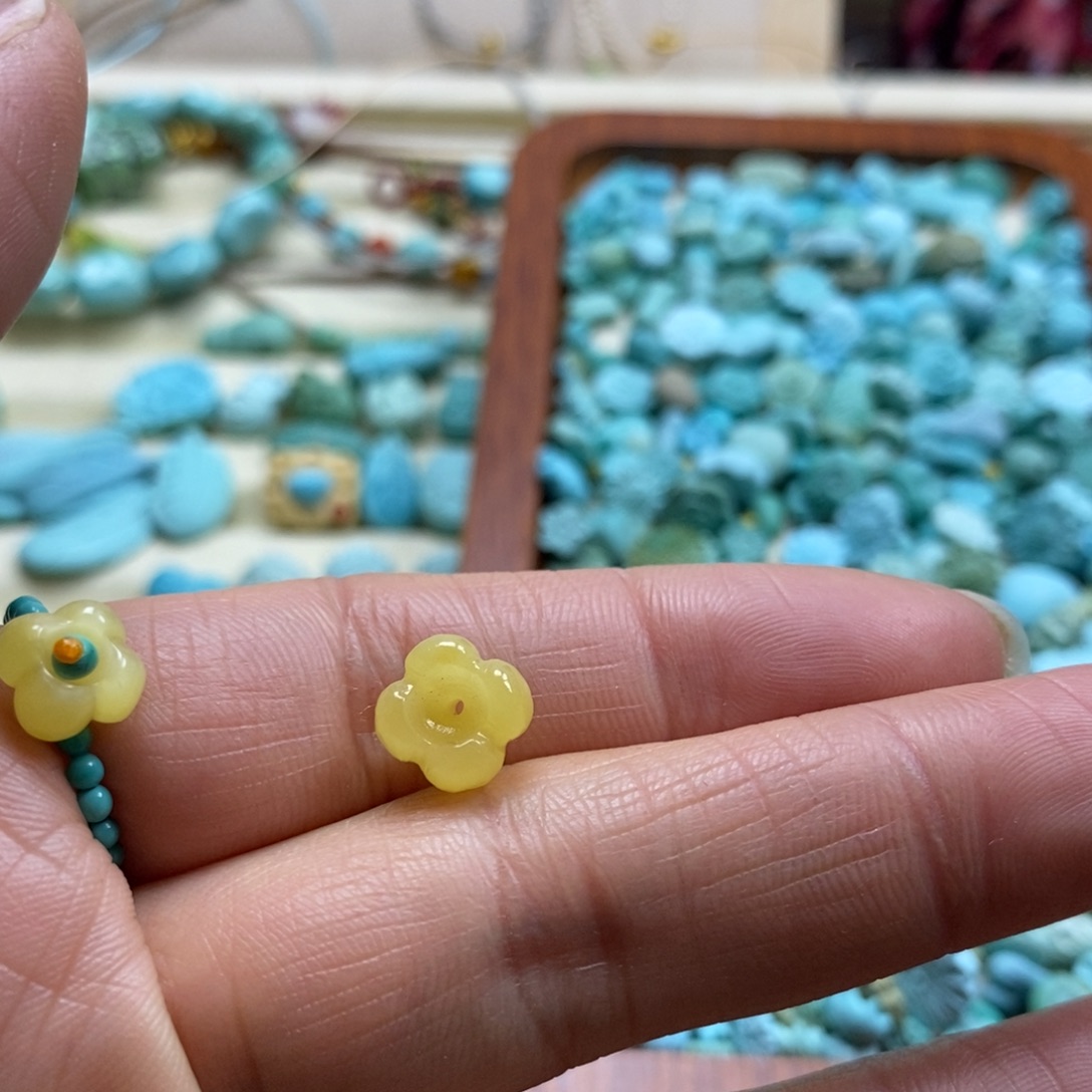****莫琥珀未镶嵌裸石蜜蜡