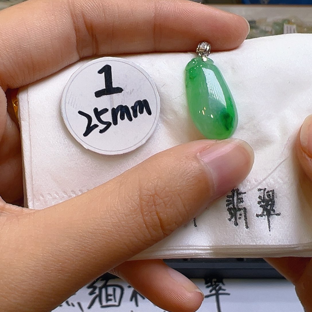 翡翠颈饰18K金镶嵌翡翠