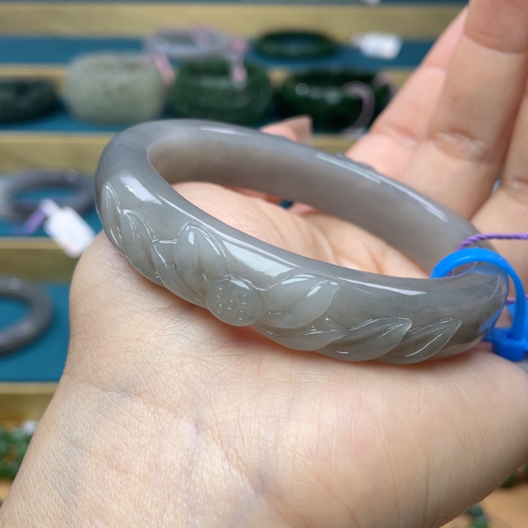 和田玉手镯60+圈口。编号74贵妃镯未镶嵌