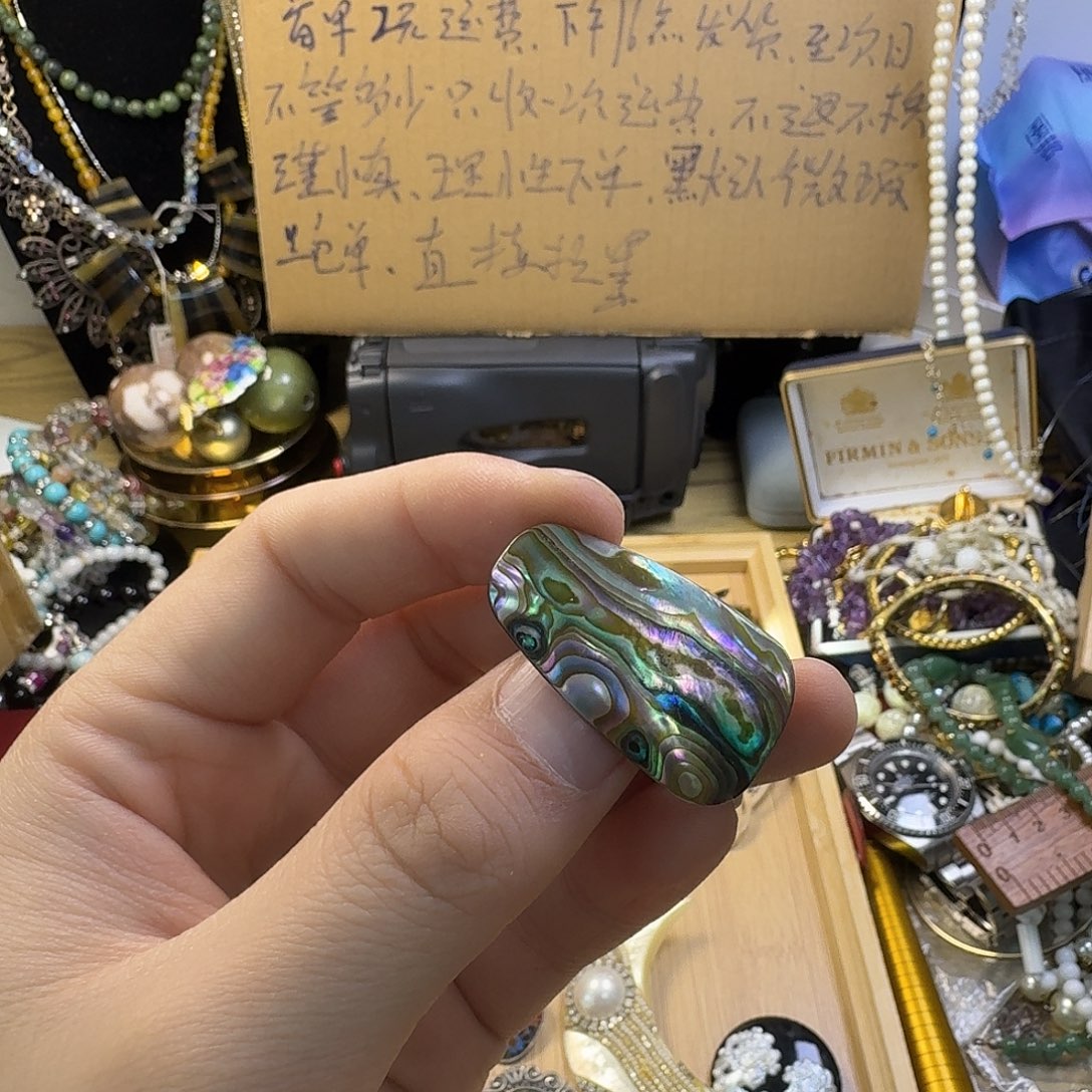 月****锆石铁合金胸针2元运费
