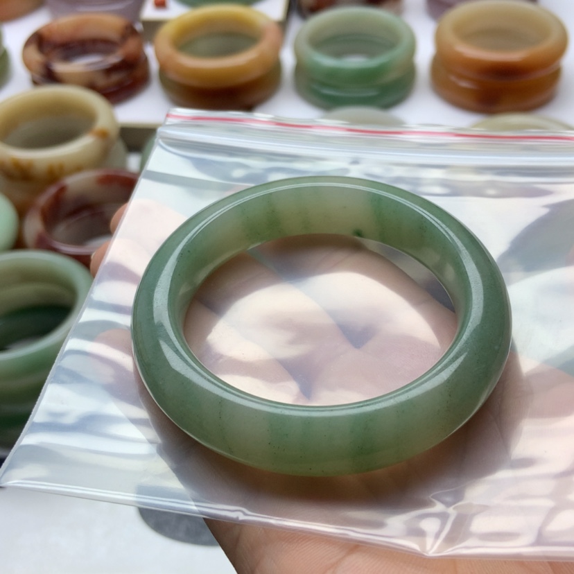 【闪购商品】未镶嵌手链石英岩玉u****9