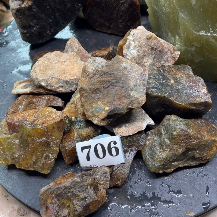 透闪石-蛇纹石玉珠宝奇石未镶嵌跑**哥