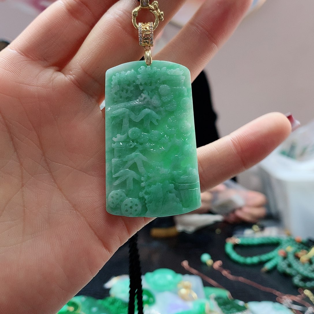 【闪购商品】翡翠吊坠(赠链)合金