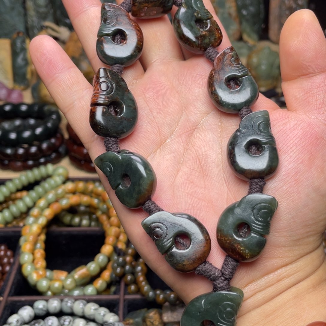 岫岩河磨玉（透闪石质玉）未镶嵌颈饰