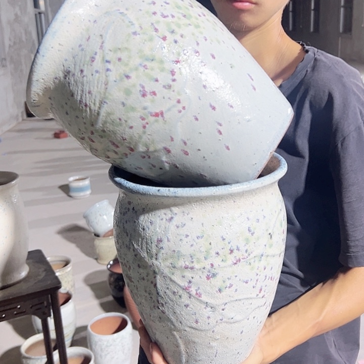 高度26厘米口20厘米