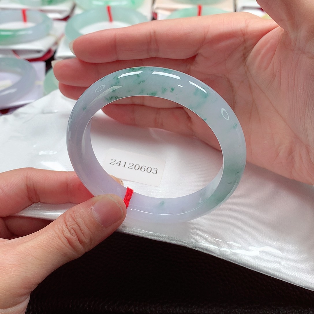 翡翠手镯未镶嵌天然A货翡翠手镯  