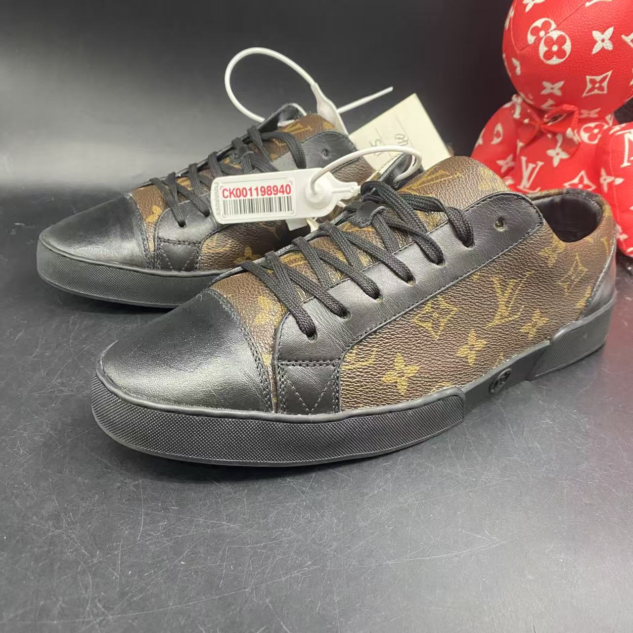 95新 LouisVuitton/路易威登 黑棕老花时尚板鞋40欧码ddm745