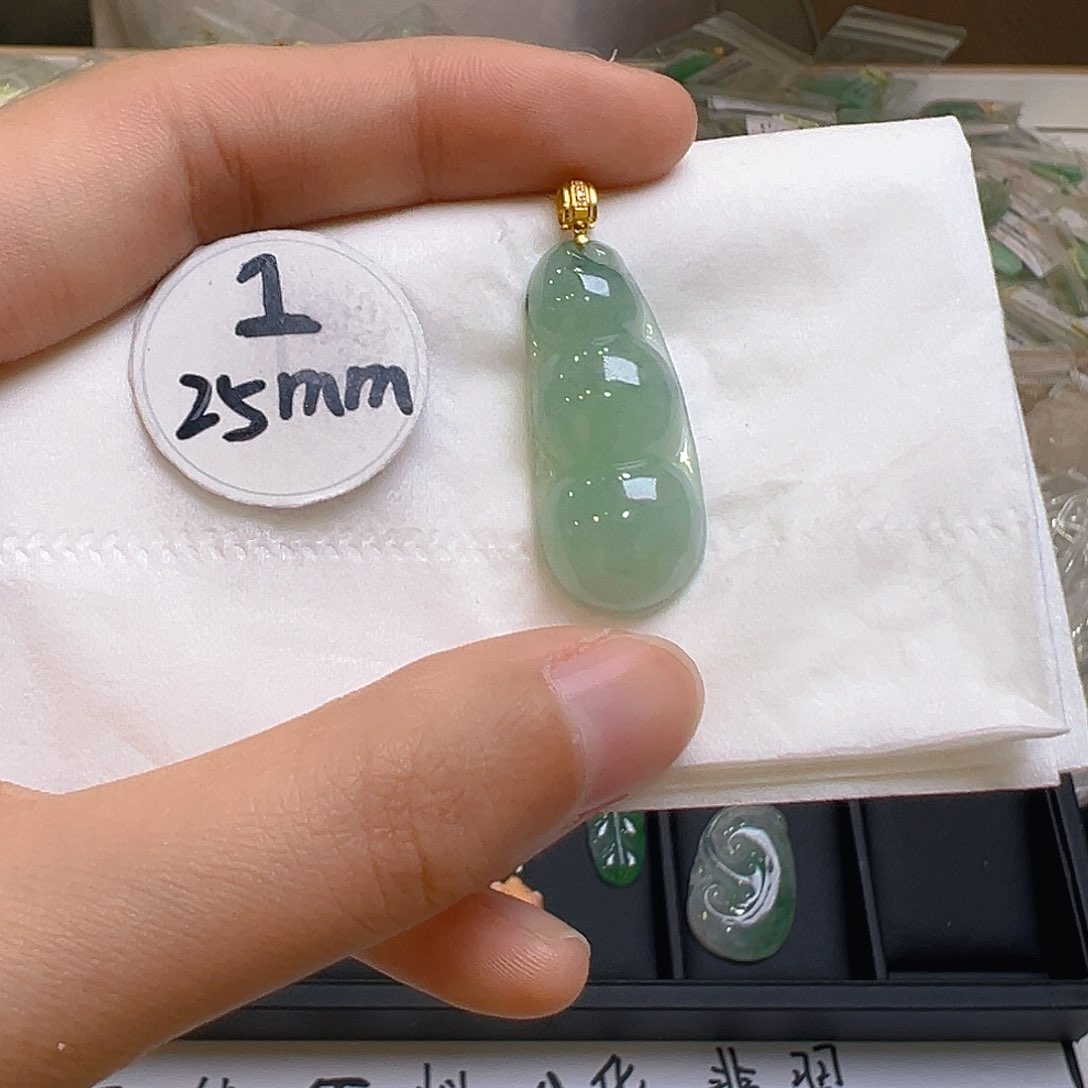 翡翠颈饰18K金镶嵌翡翠