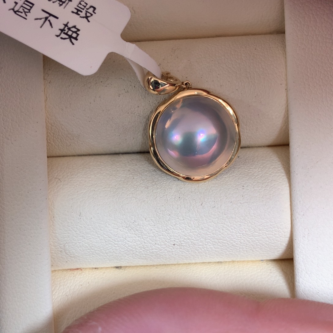 拼合珍珠（马贝珠）颈饰18K金镶嵌