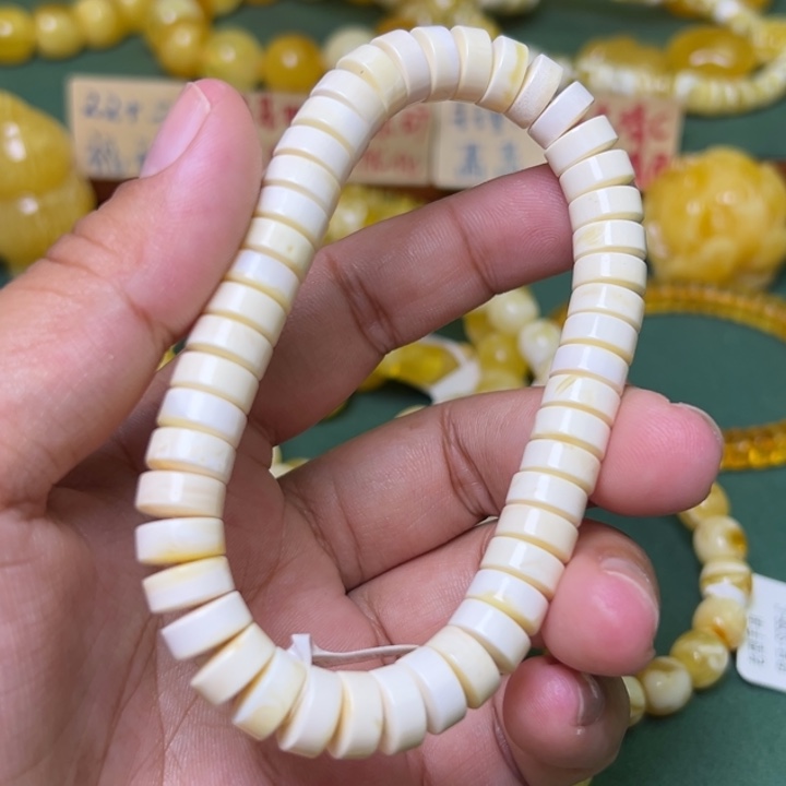 蜜蜡未镶嵌珠宝奇石