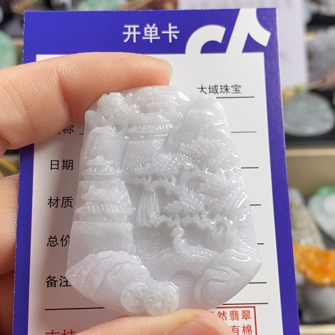 翡翠颈饰未镶嵌山水