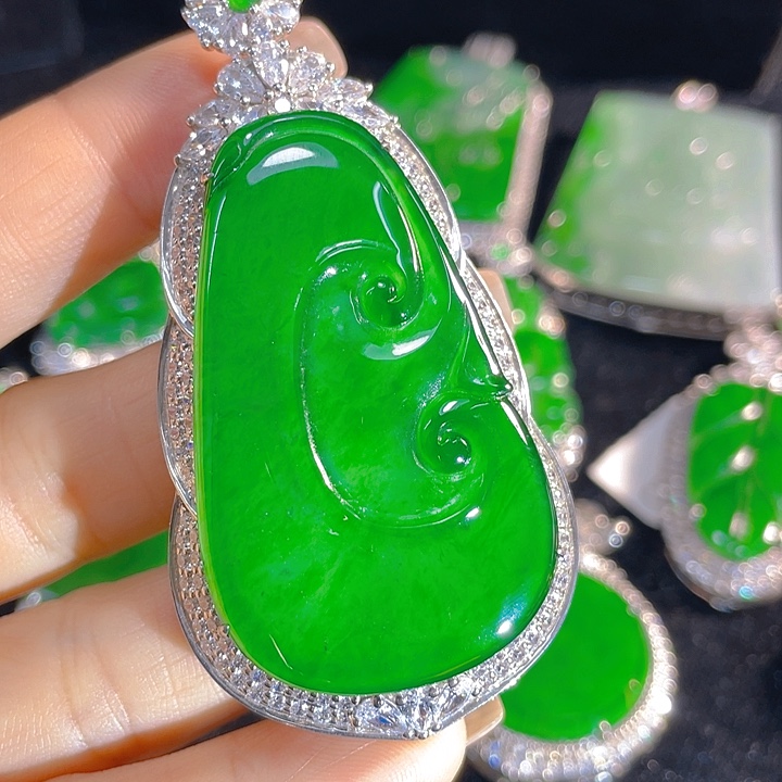 翡翠银S925镶嵌颈饰翡翠