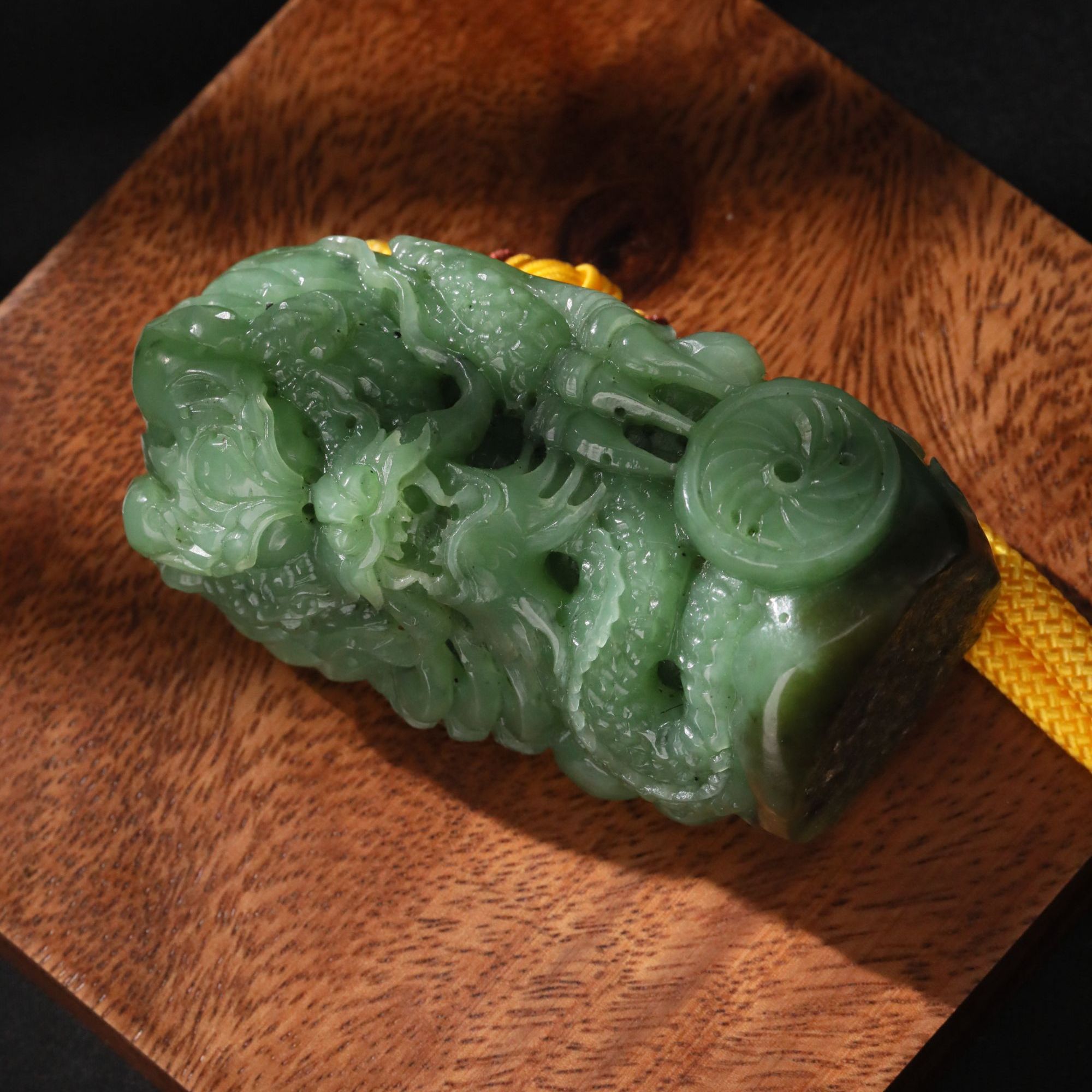 HA00769和田玉盘龙手把件