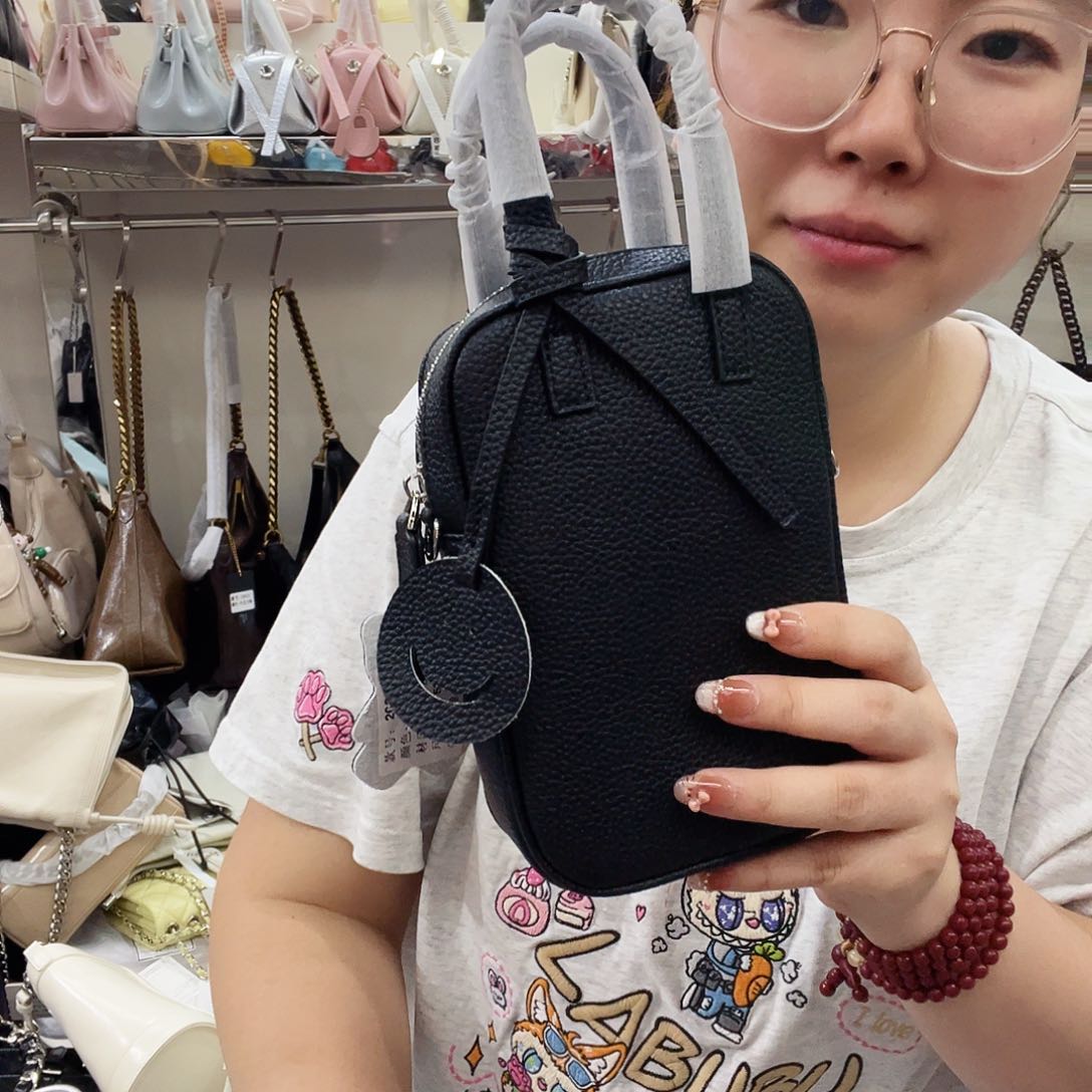 小牛皮（革）手机包小牛皮黑色