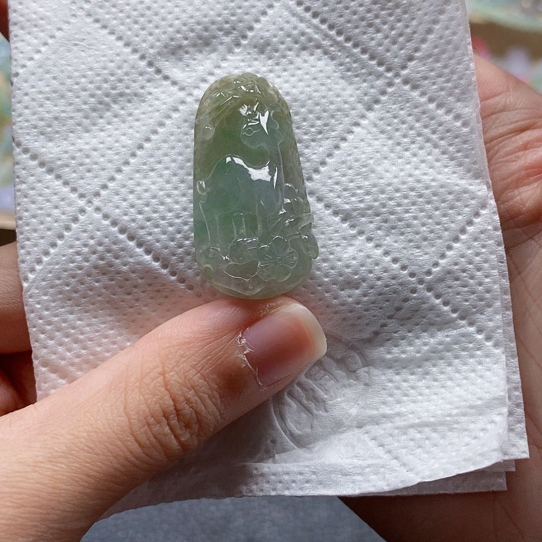 翡翠颈饰未镶嵌闪