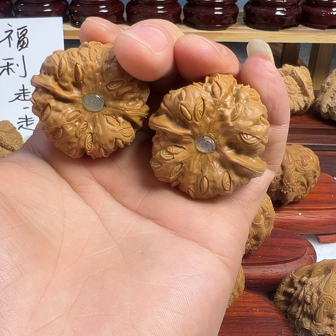 ༆****核桃蛤蟆头雕刻题材核桃