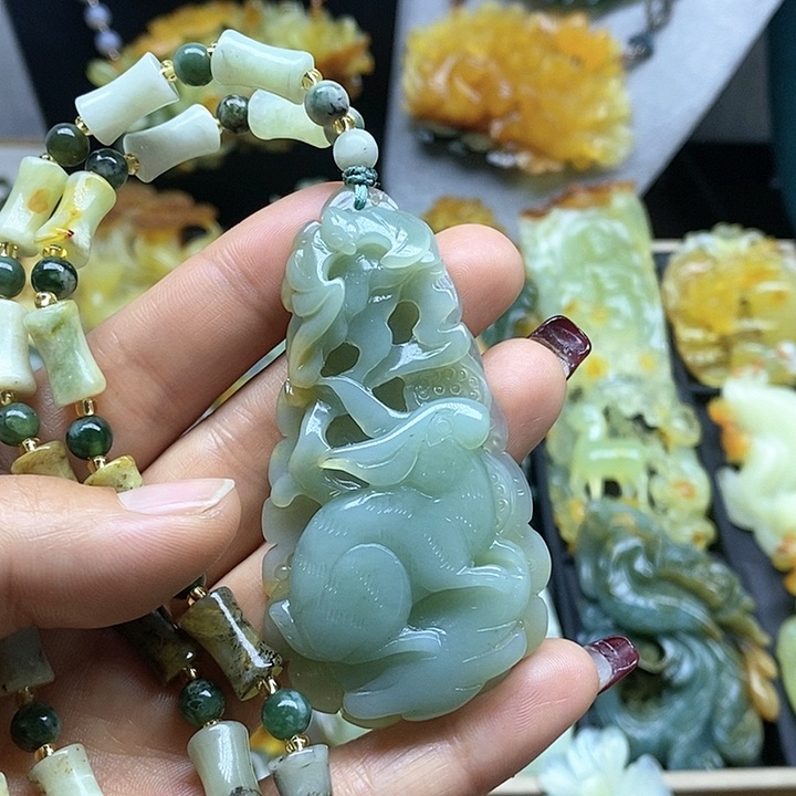 蛇纹石玉挂件未镶嵌