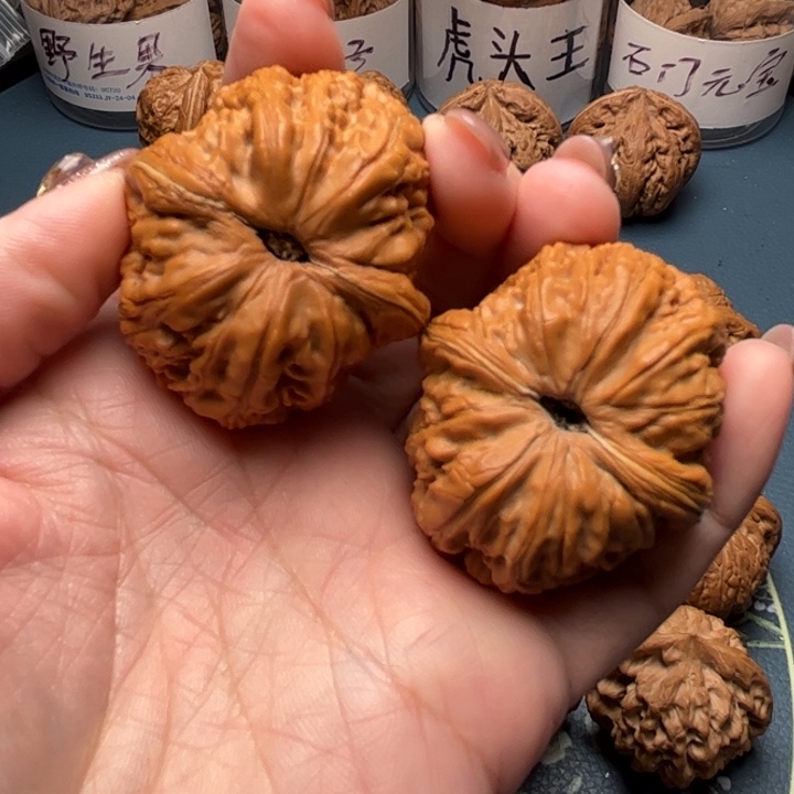 文玩核桃把件尚**水45平谷元宝