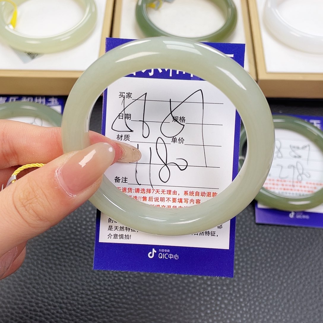 和田玉手镯未镶嵌