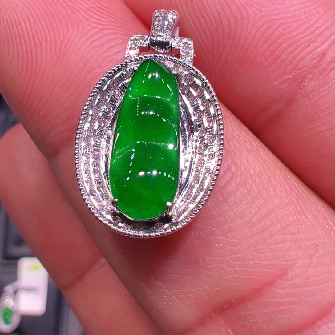 翡翠颈饰18K金镶嵌豆子