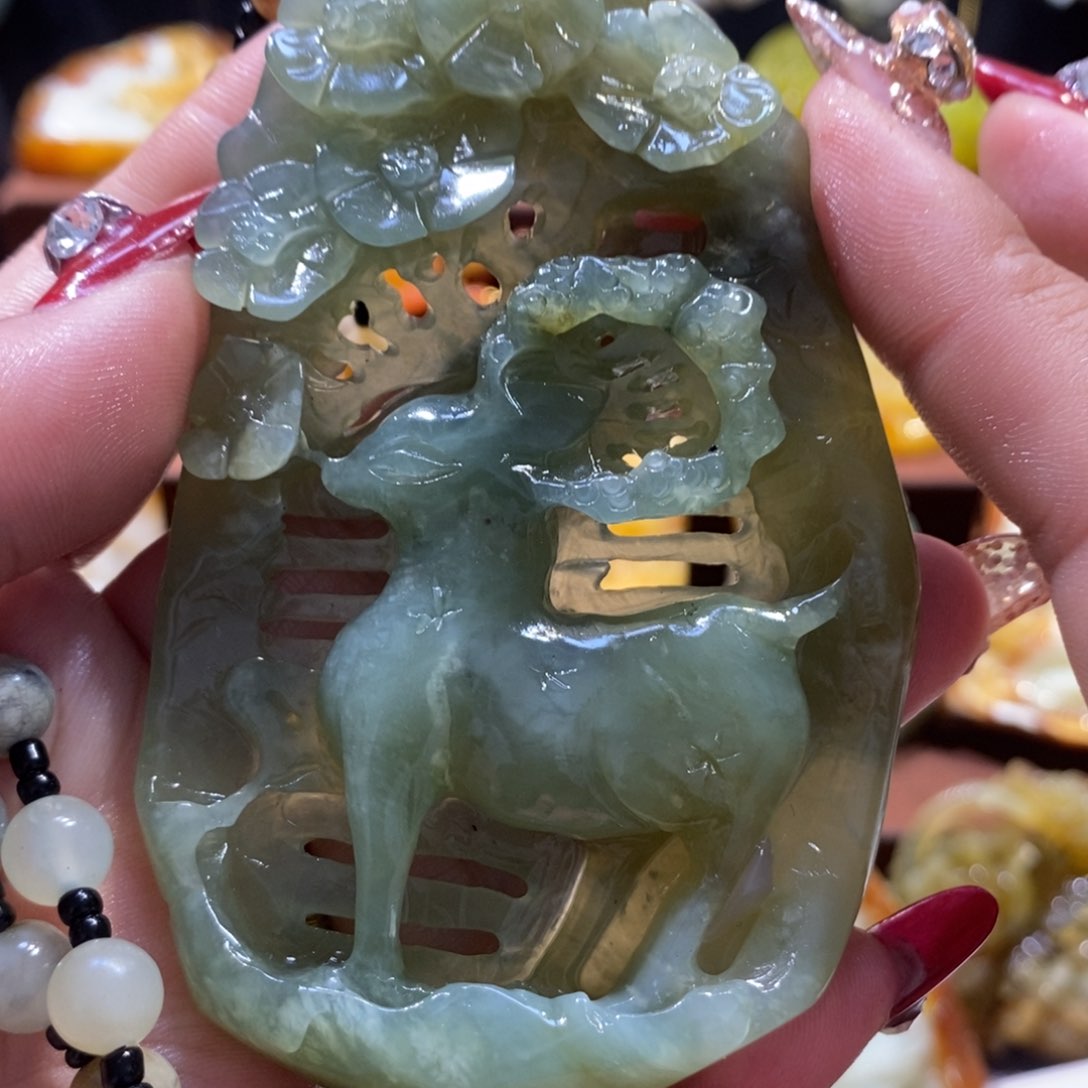 蛇纹石玉颈饰未镶嵌