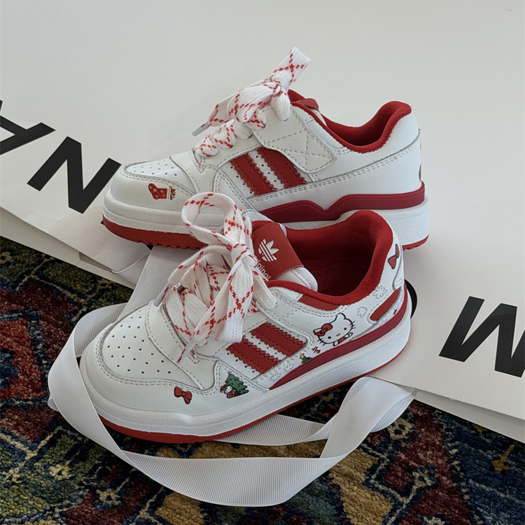 2025冬季加绒HelloKitty卡通板鞋儿童百搭休闲小白鞋新年圣诞鞋子