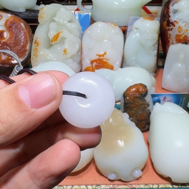 剑***)透闪石质玉未镶嵌挂件